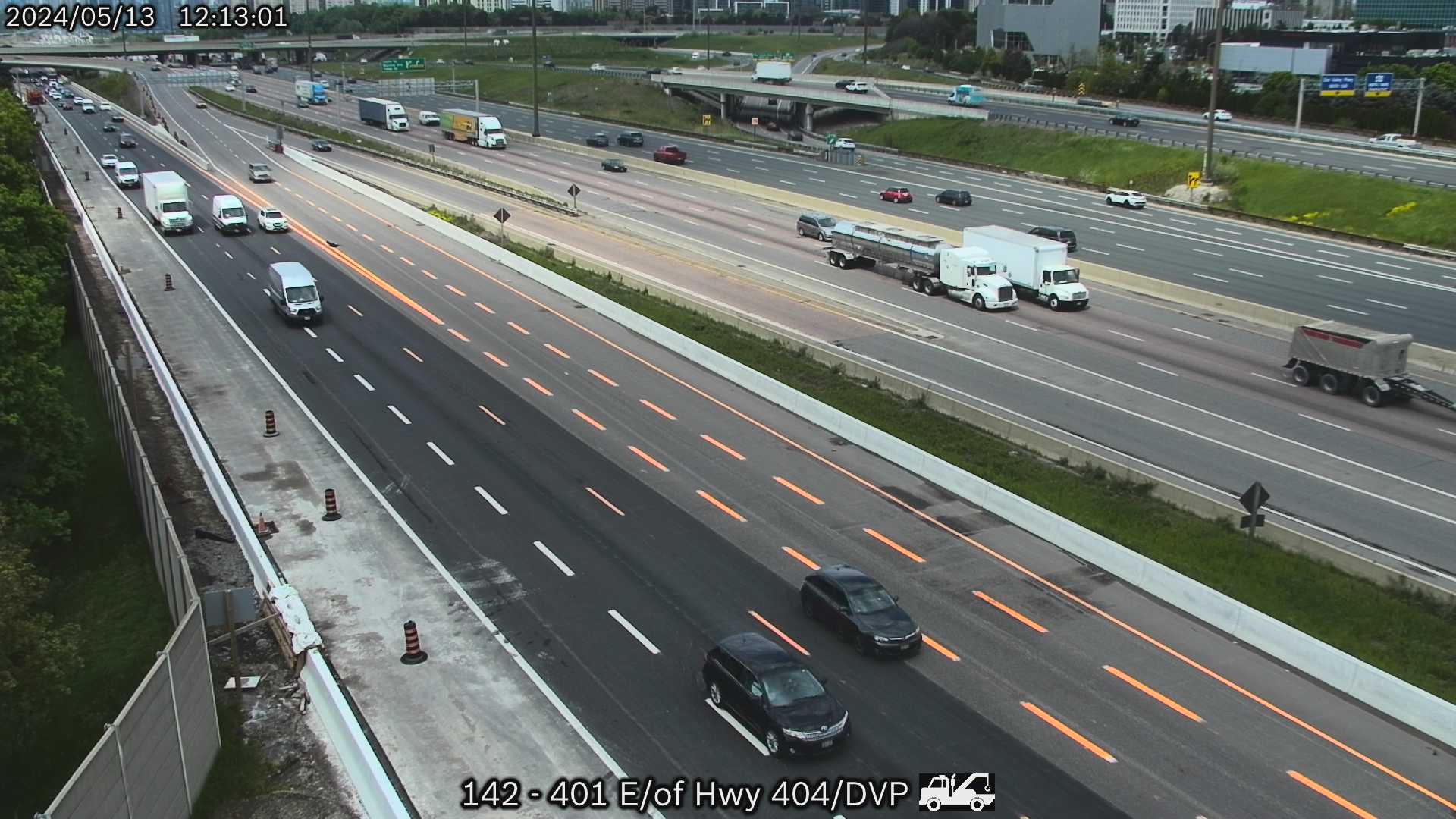 Traffic Cam Highway 401 east of Don Valley Parkway Player
