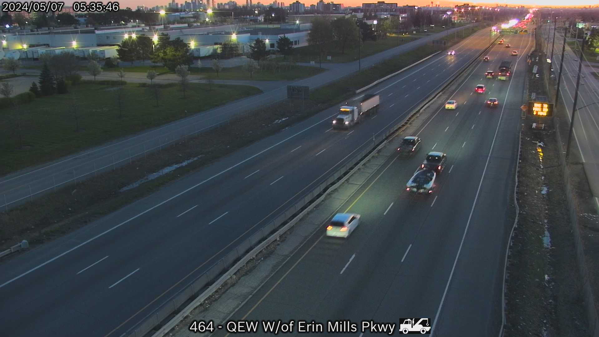 QEW between Winston Churchill Boulevard and Erin Mills Parkway Traffic Camera