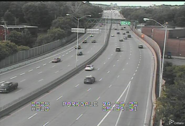 Highway 417 between Merivale Road and Parkdale Avenue Traffic Camera