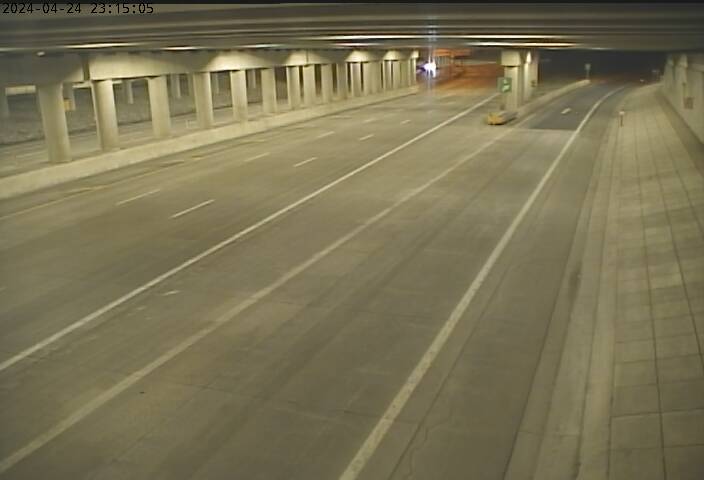 Traffic Cam 401 in Oakwood Tunnel near Cabana Rd Player