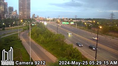 Traffic Cam Gardiner Expwy near South Kingsway Player