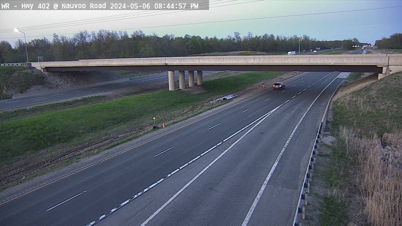 Traffic Cam Highway 402 near Nauvoo Road - South Player