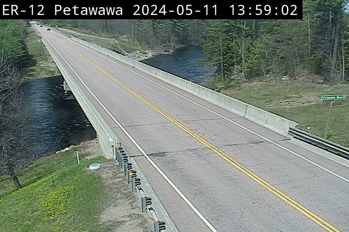 Traffic Cam Hwy 17 at Petawawa River Bridge - West Player