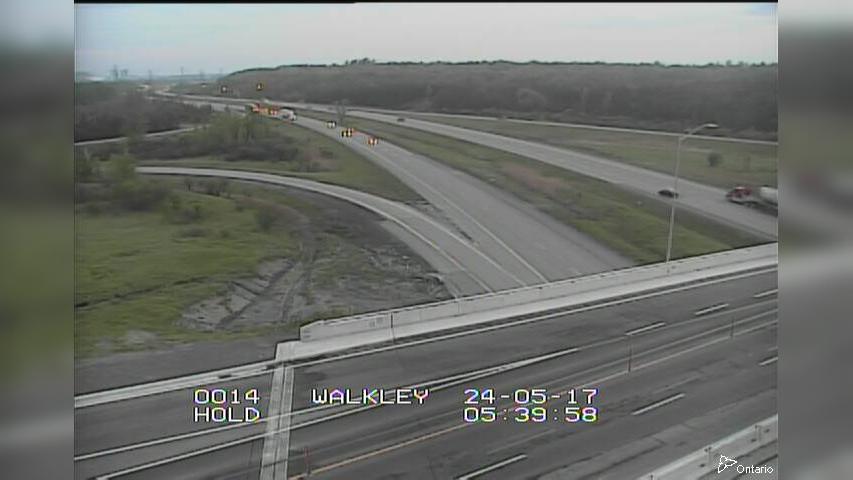 Traffic Cam (Old) Ottawa: HWY 417 NEAR WALKLEY ROAD Player