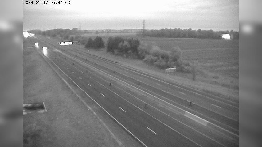 Traffic Cam London: Highway 401 near Old Victoria Road South Player