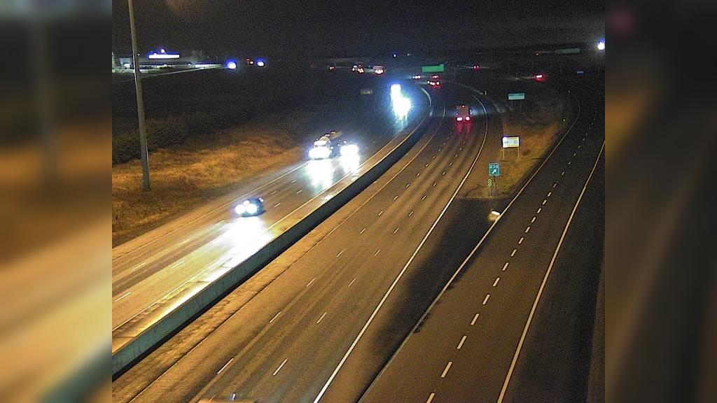 Traffic Cam Sumac Ridge: Highway 401 - Highway 403 Player