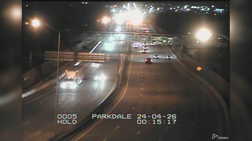 Traffic Cam (Old) Ottawa: Highway 417 between Merivale Road and Parkdale Avenue Player