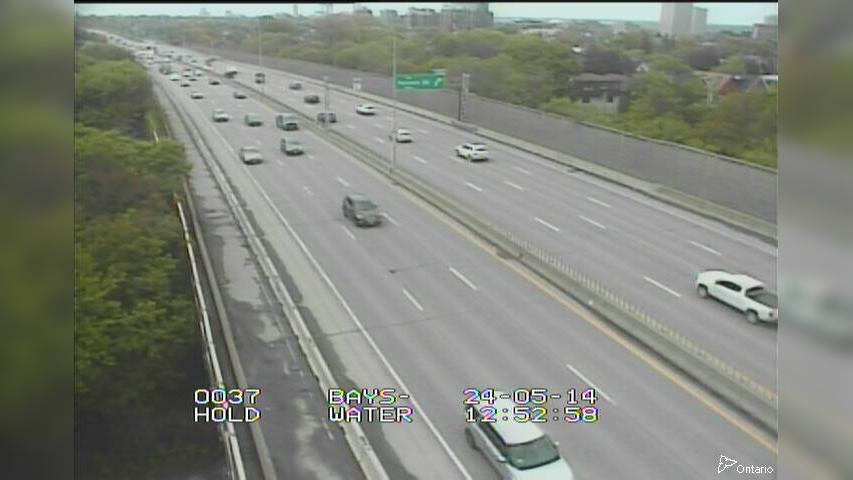 Traffic Cam (Old) Ottawa: HWY 417 NEAR BAYSWATER AVENUE Player