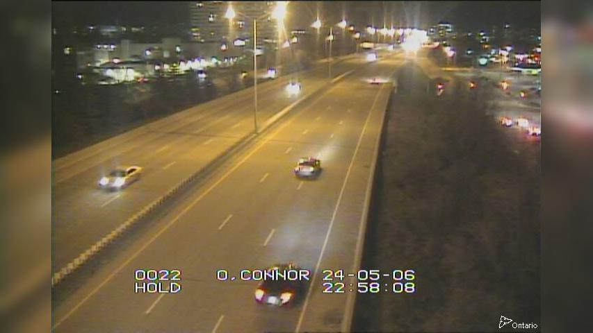 Traffic Cam (Old) Ottawa: HWY 417 NEAR O'CONNOR STREET Player