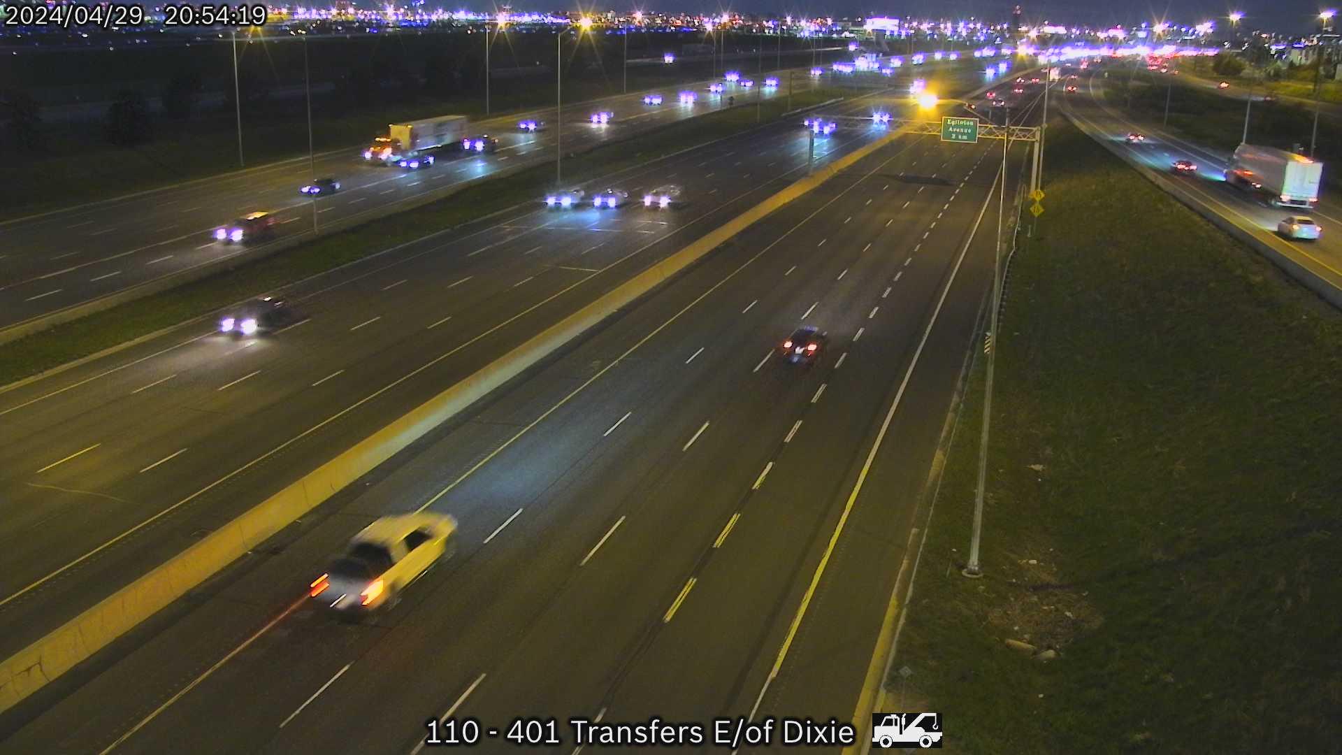 Mississauga: Highway 401 near Transfer (east of Dixie) Traffic Camera