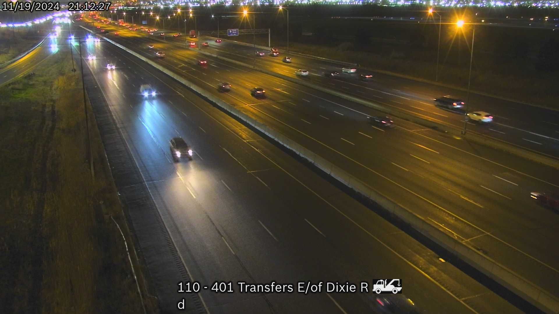 Traffic Cam Mississauga: Highway 401 near Transfer (east of Dixie) Player