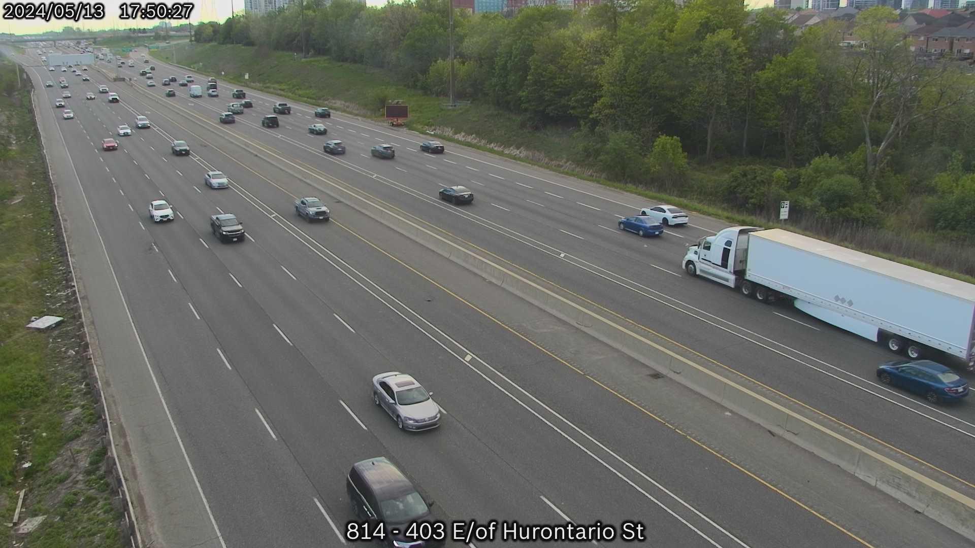 Traffic Cam Mississauga: Highway 403 near Central Parkway East Player