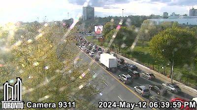Traffic Cam Old Toronto: Lake Shore W east of British Columbia Rd Player