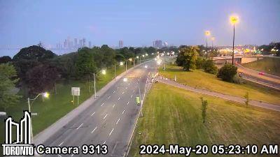 Traffic Cam Old Toronto: Lake Shore W west of British Columbia Rd Player