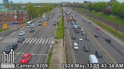 Traffic Cam Old Toronto: Gardiner Expwy near Dowling Ave Player