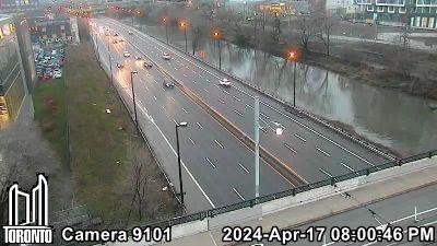 Traffic Cam East Chinatown: Don Valley Parkway near Dundas St Player