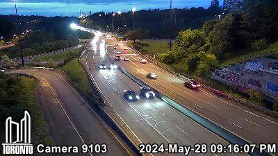Traffic Cam East York: Don Valley Parkway near Bloor St Player