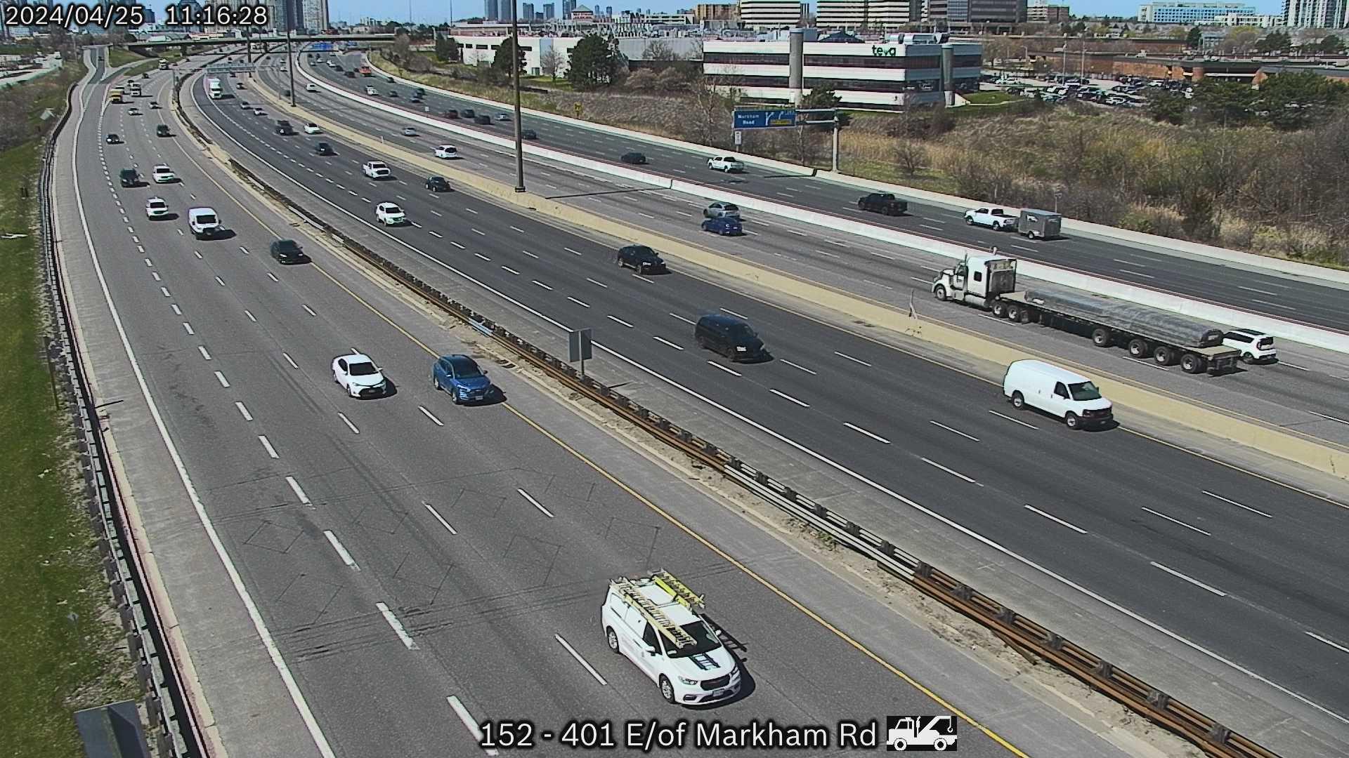 Traffic Cam Scarborough: Highway 401 east of Markham Road Player