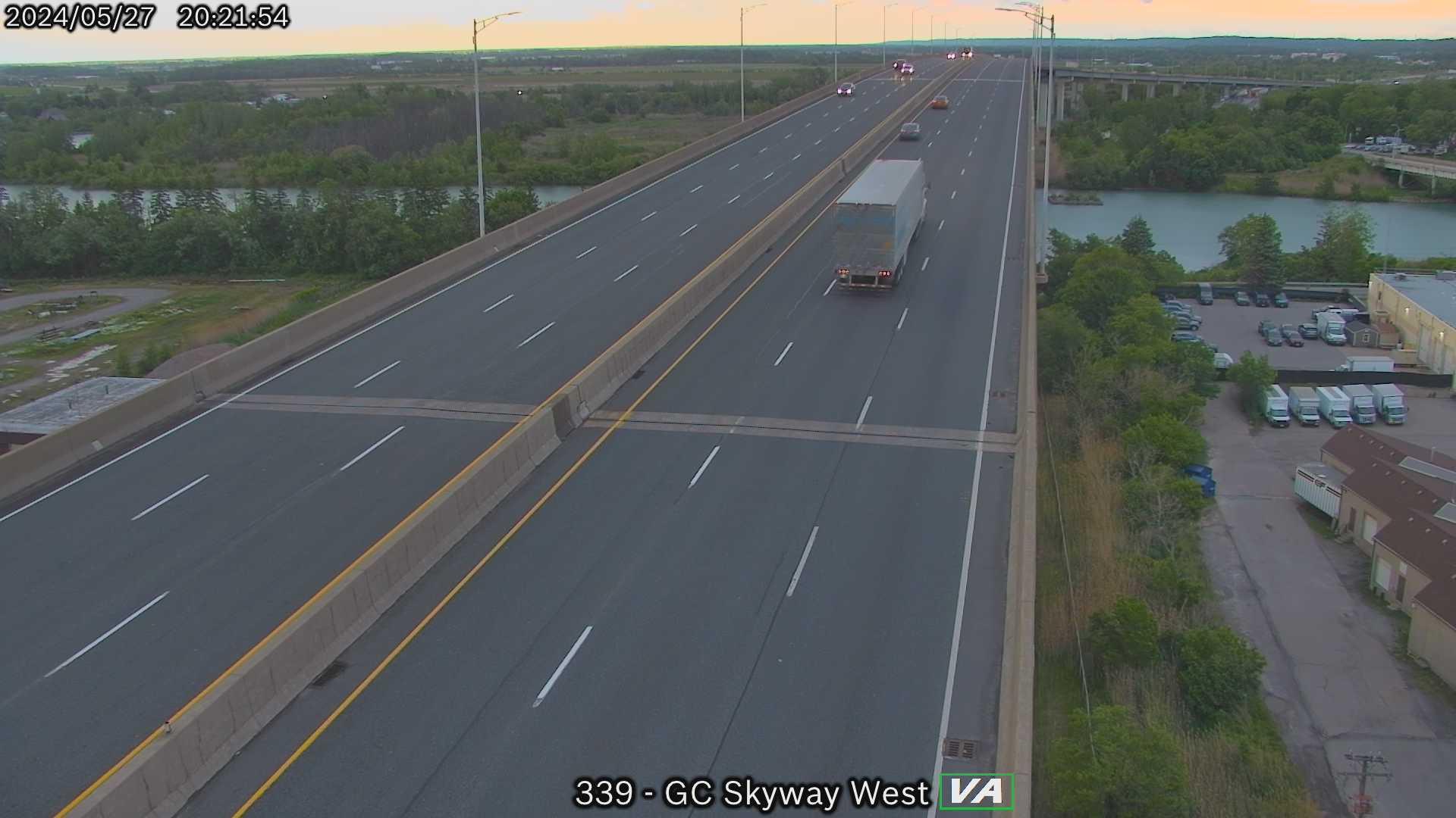 Traffic Cam St. Catharines: QEW Skyway West Player