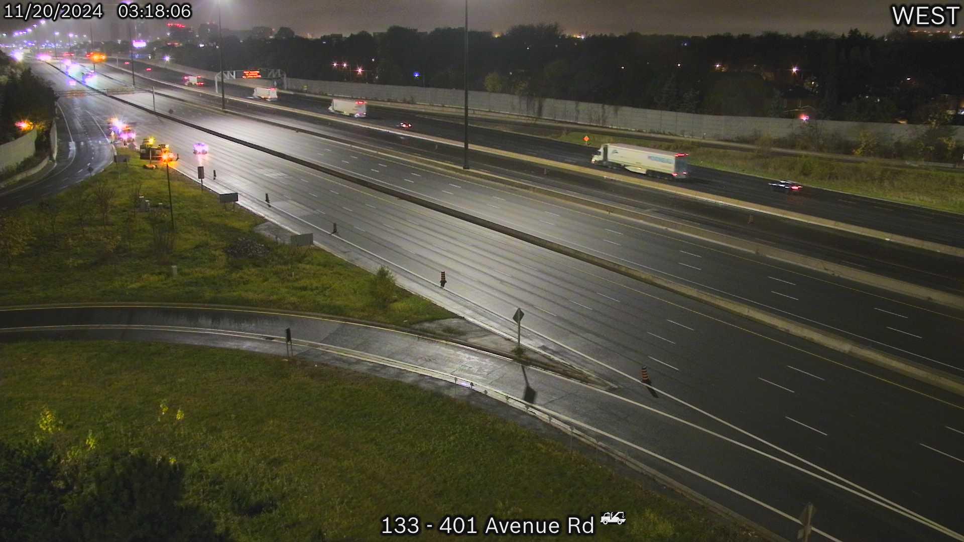 Traffic Cam North York: Highway 401 near Avenue Road Player