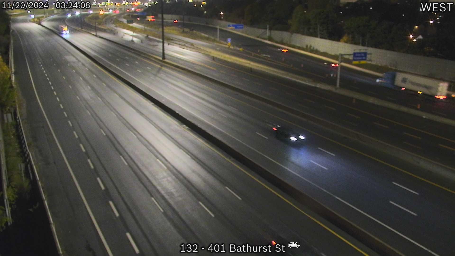 Traffic Cam North York: Highway 401 near Bathurst Street Player