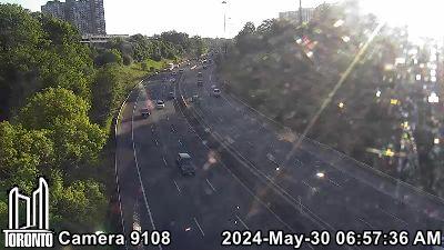 Traffic Cam East York: Don Valley Parkway south of Spanbridge Rd Player