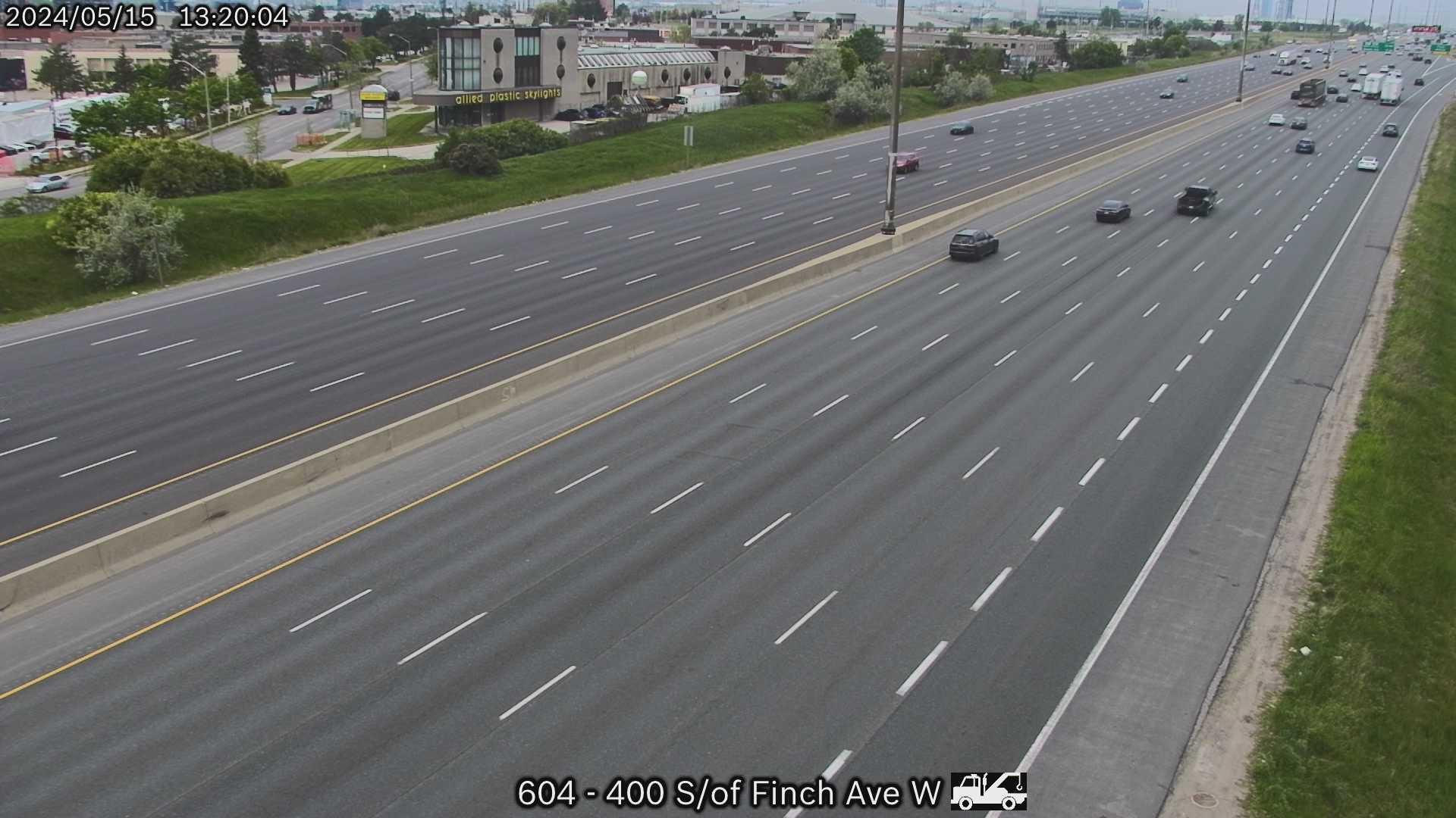Traffic Cam North York: Highway 400 north of Sheppard Avenue Player