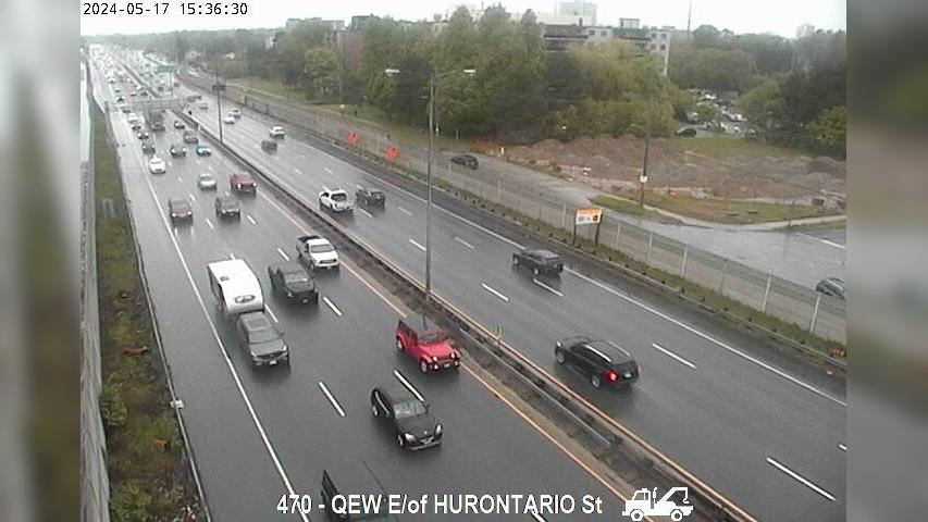 Traffic Cam Lakeview: QEW between Highway 10 and Cawthra Road Player