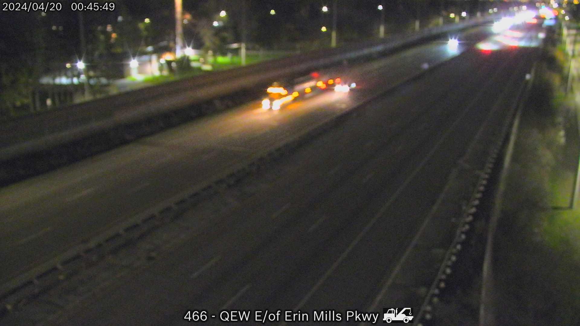 Traffic Cam Erindale: QEW near Erin Mills Parkway and Mississauga Road Player