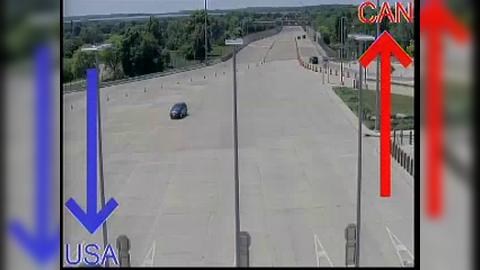 Traffic Cam Queenston › North: I-190 (Niagara Expy) at US Toll Plaza Player
