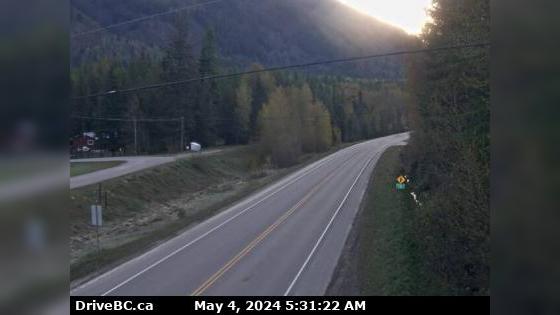 Traffic Cam Kitchener › East: Hwy 3, in - about 18 km east of Creston, looking east Player
