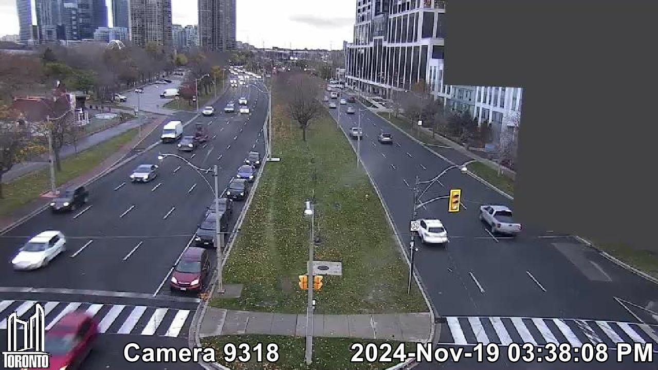 Traffic Cam Old Toronto: Lake Shore W near Ellis Ave Player