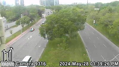 Traffic Cam Old Toronto: Lake Shore W east of Colborne Lodge Dr Player