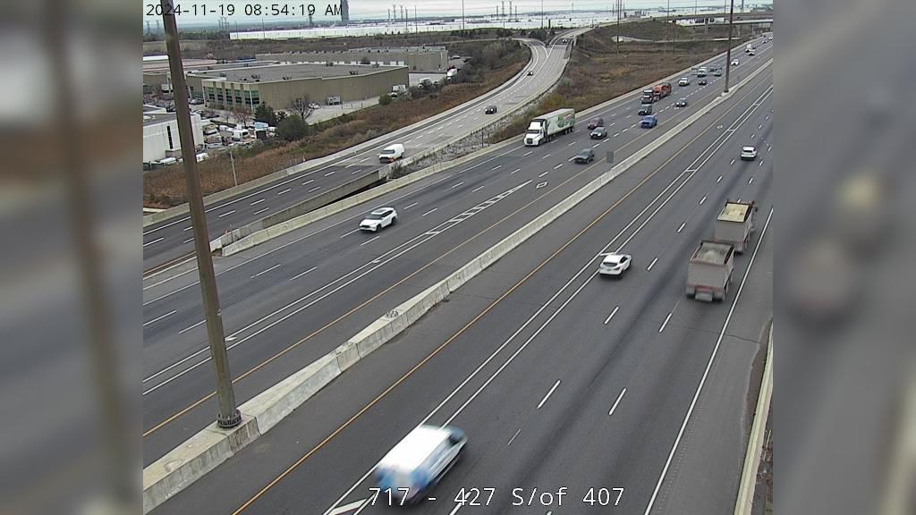 Traffic Cam West Deane Park: Highway 427 South of Highway 407 Player