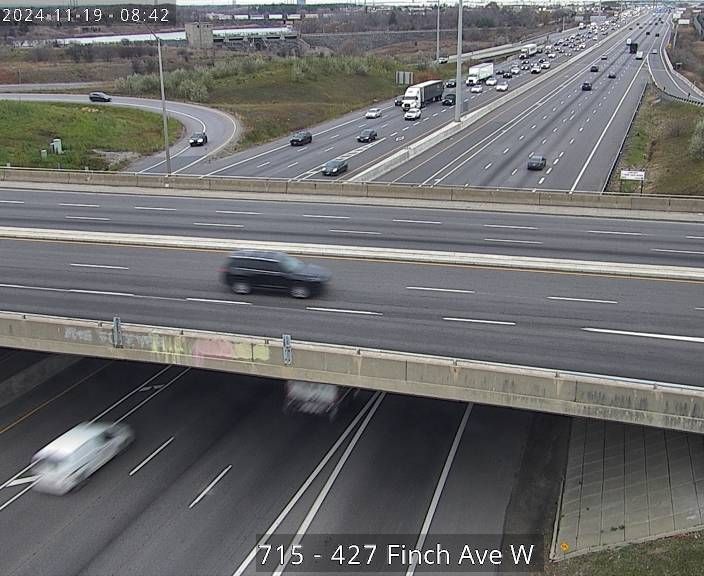 Traffic Cam West Humber-Clairville: Highway 427 near Finch Avenue W Player