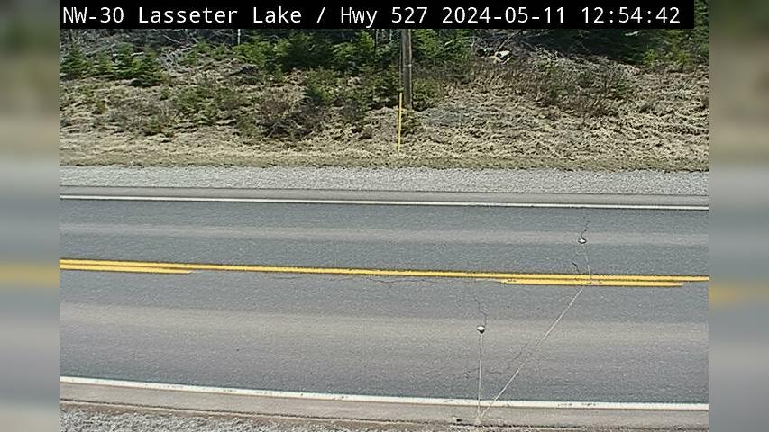Traffic Cam Unorganized Thunder Bay District: Highway 527 near Lasseter lake Player