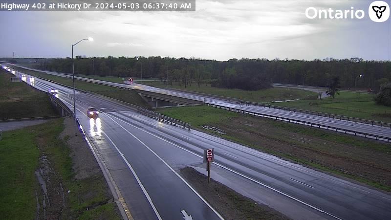 Traffic Cam Adelaide Metcalfe: Highway 402 at Hickory Drive Player
