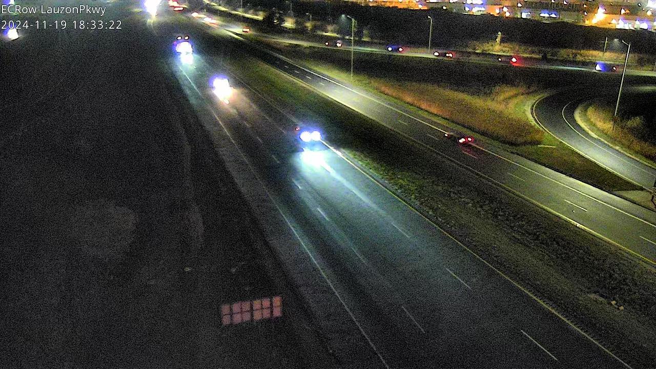 Traffic Cam Tecumseh: E.C. Row & Lauzon Parkway Player