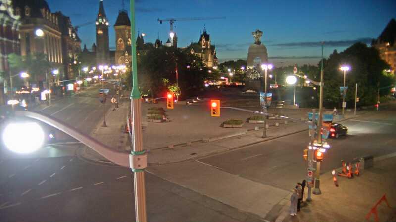 Traffic Cam (Old) Ottawa › East: Elgin Street & Queen Street Player