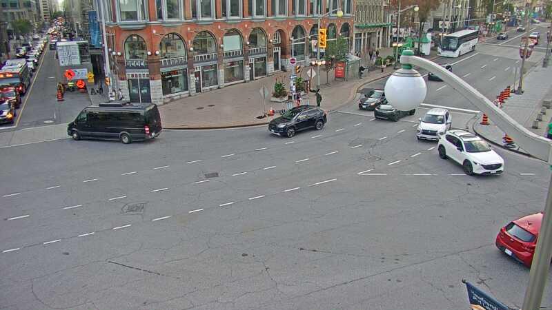 Traffic Cam (Old) Ottawa › East: Elgin Street & Queen Street Player