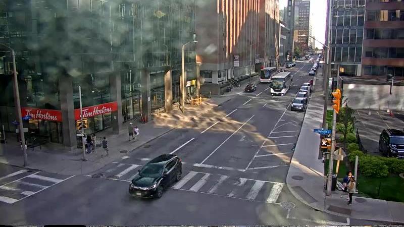 Traffic Cam (Old) Ottawa: Metcalfe Street & Slater Street Player