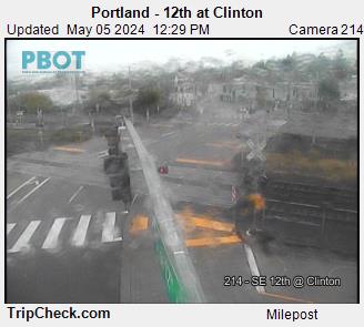 Traffic Cam Portland - 12th at Clinton Player