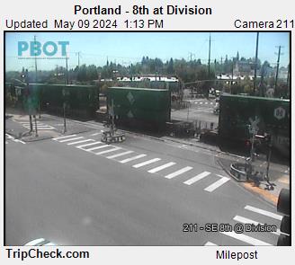 Traffic Cam Portland - 8th at Division Player