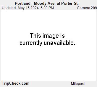 Traffic Cam Portland - Moody Ave. at Porter St. Player