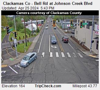 Traffic Cam Clackamas Co - Bell Rd at Johnson Creek Blvd Player
