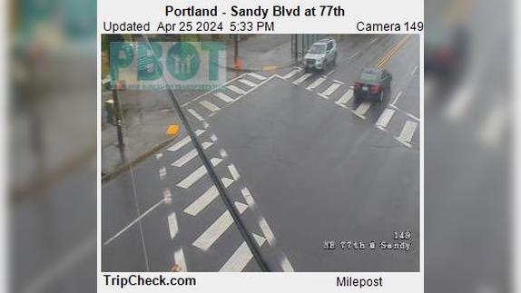 Maywood Park: Portland - Sandy Blvd at 77th Traffic Camera