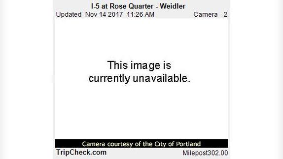 Traffic Cam Portland: I-5 at Rose Quarter - Weidler Player