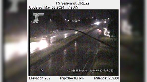 Traffic Cam Keizer: I-5 Salem at ORE22 Player
