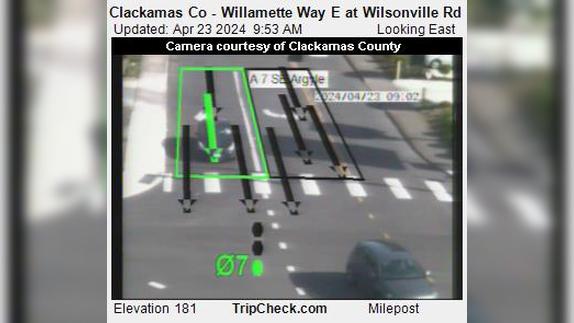 Traffic Cam Wilsonville: Clackamas Co - Willamette Way E at - Rd Player