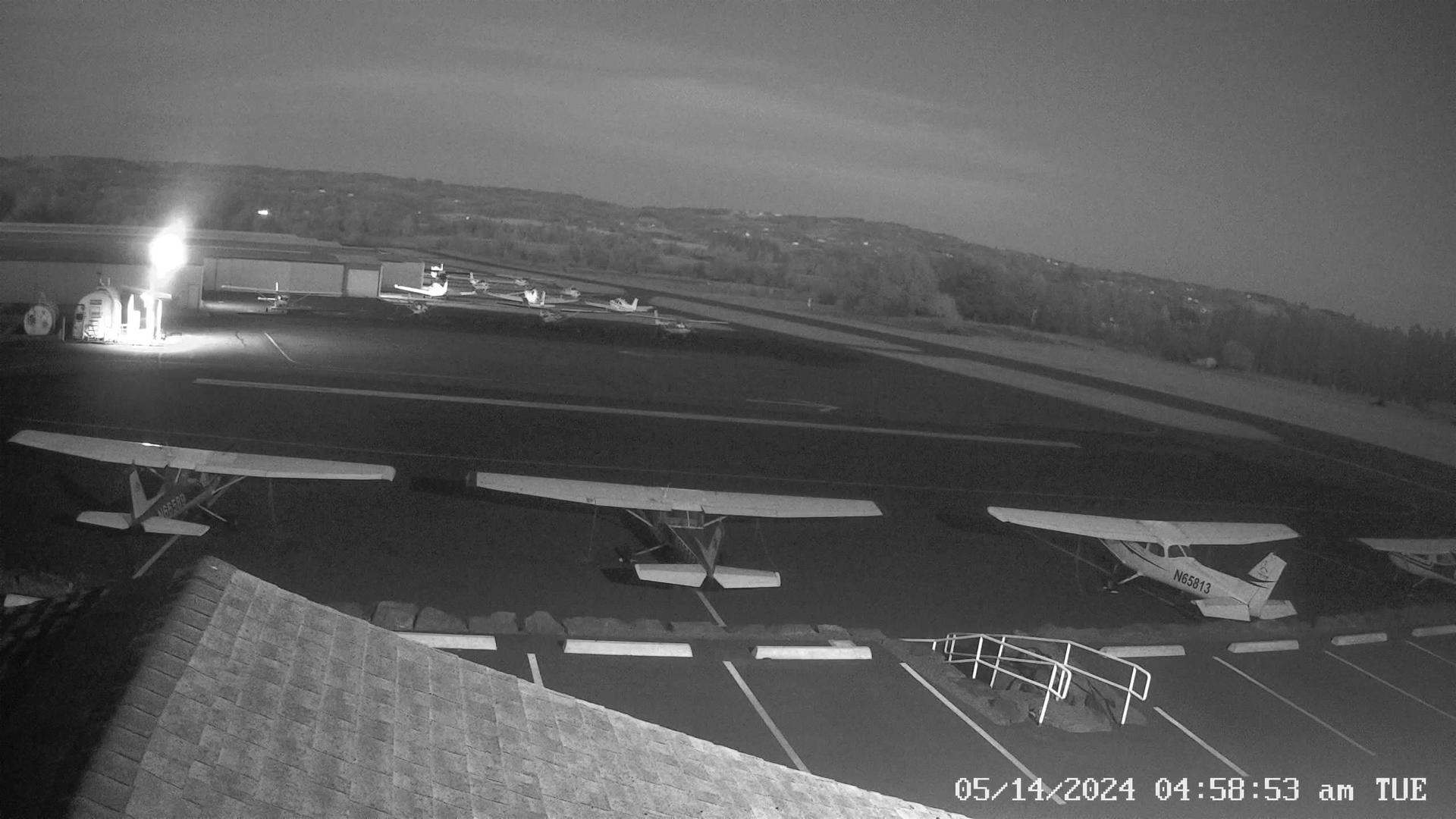 Traffic Cam Aloha › South-West: Twin Oaks Airpark Player